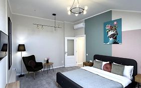 Modern Apartment, 5Mins To Rynok Square